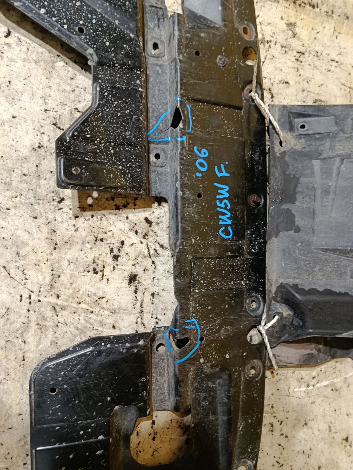 Защита двигателя 5379A032 на Mitsubishi Outlander CW5W 4B12 Фото 2