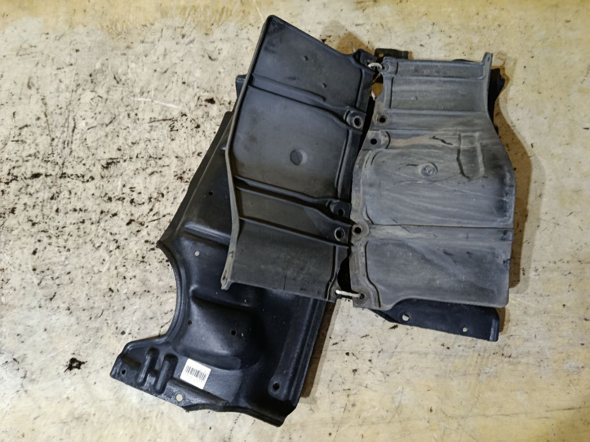 Защита двигателя 51441-20440, 51442-20560 на Toyota Premio AZT240 1AZ-FSE Фото 1