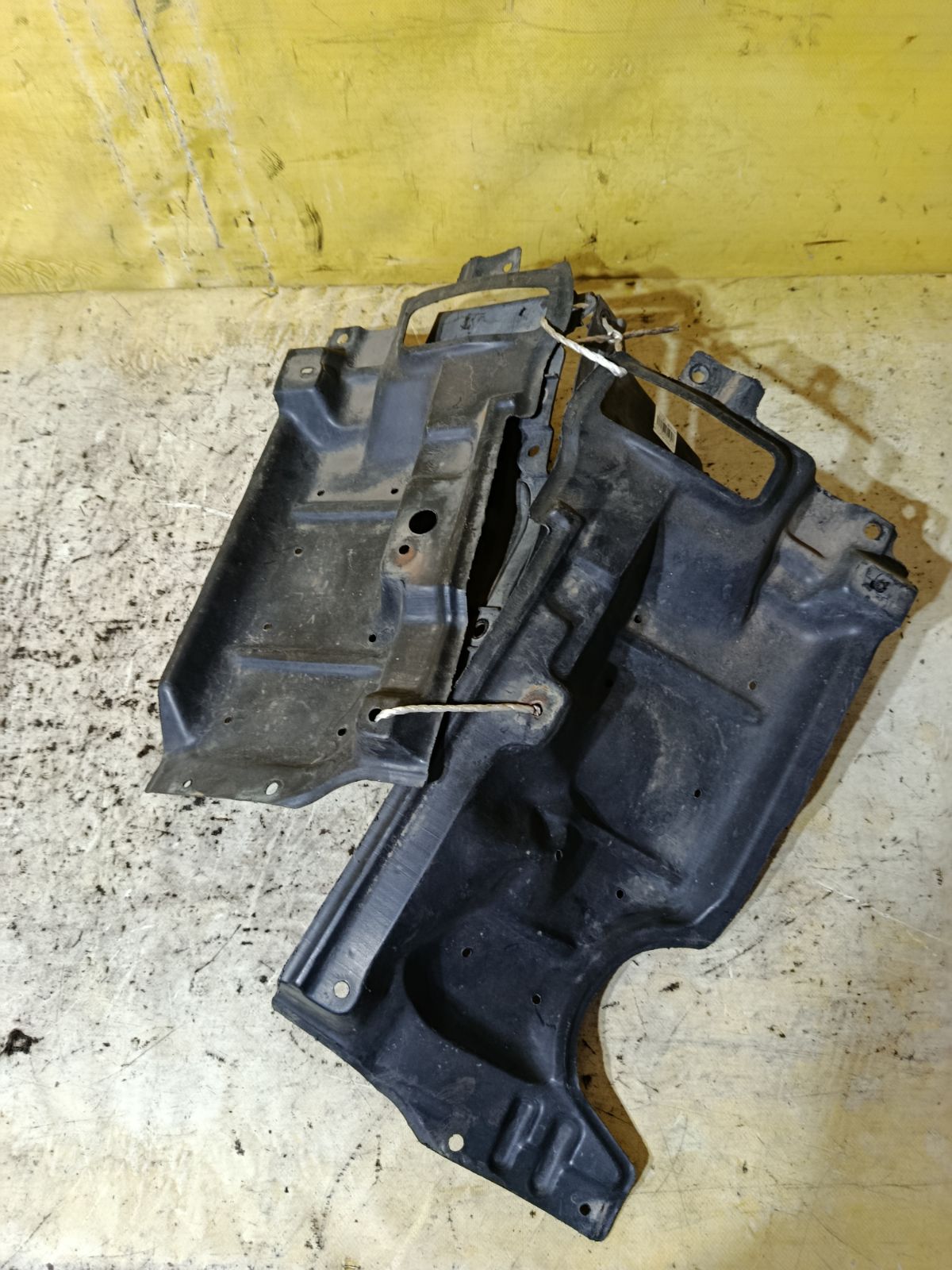 Защита двигателя 51441-20440, 51442-20560 на Toyota Premio AZT240 1AZ-FSE Фото 2