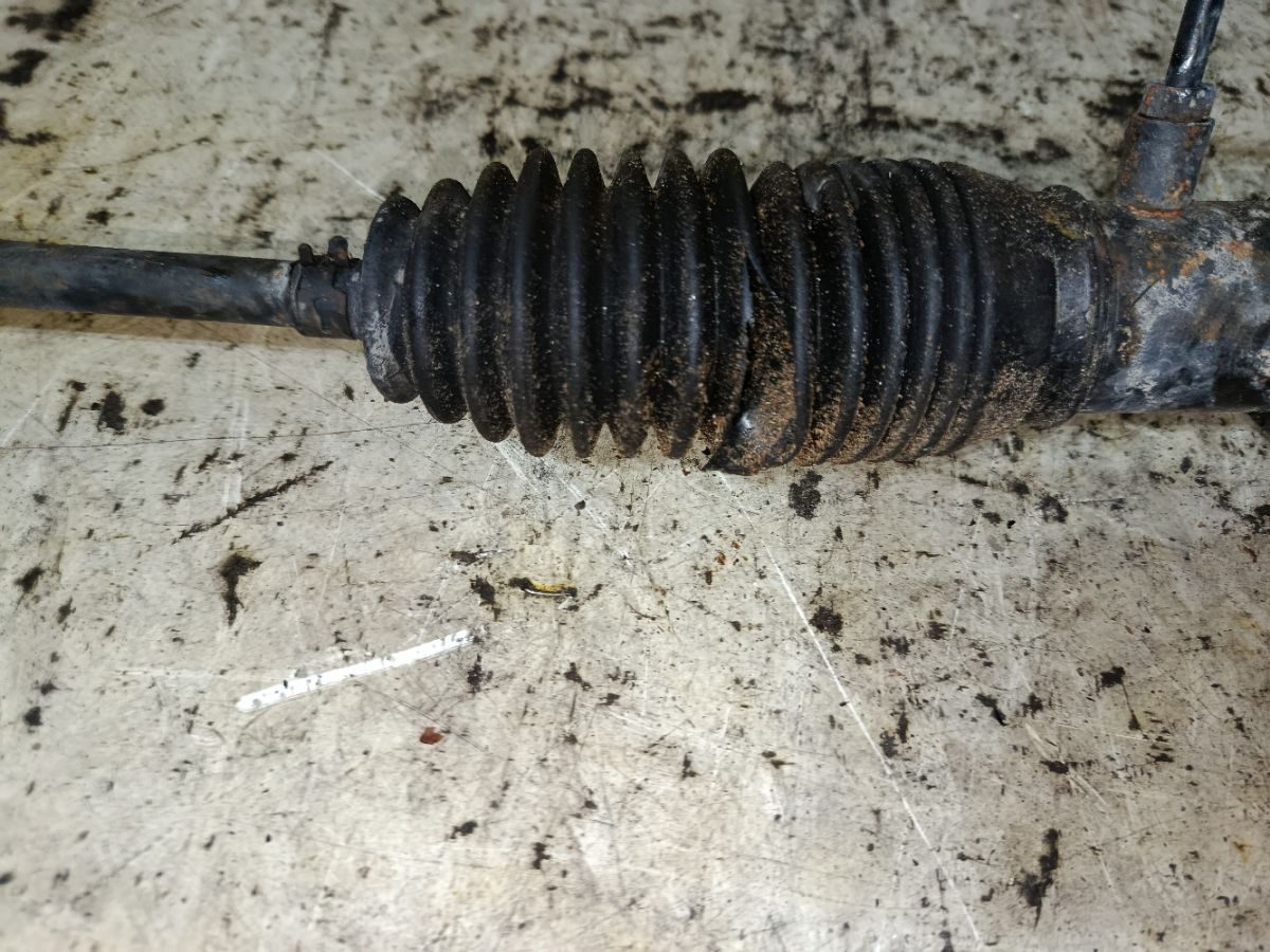 Рулевая рейка MR319767 на Mitsubishi Pajero Io H76W 4G93 Фото 2