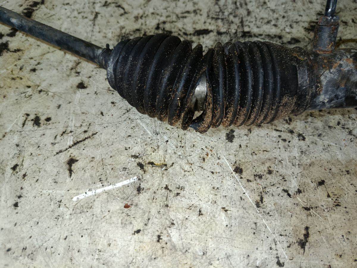 Рулевая рейка MR319767 на Mitsubishi Pajero Io H76W 4G93 Фото 3