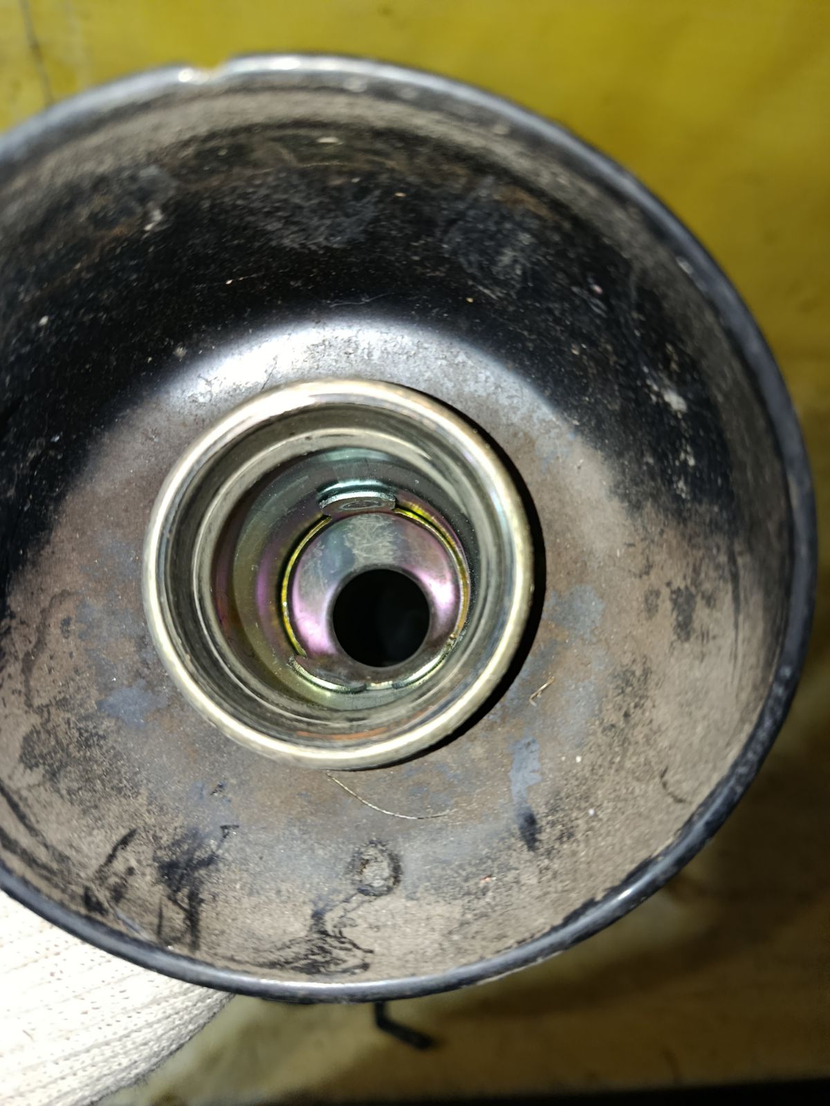 Заливная горловина топливного бака на Nissan X-Trail NT30 QR20DE Фото 3