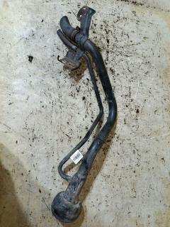 Заливная горловина топливного бака на Nissan Sunny FB15 QG15DE Фото 2