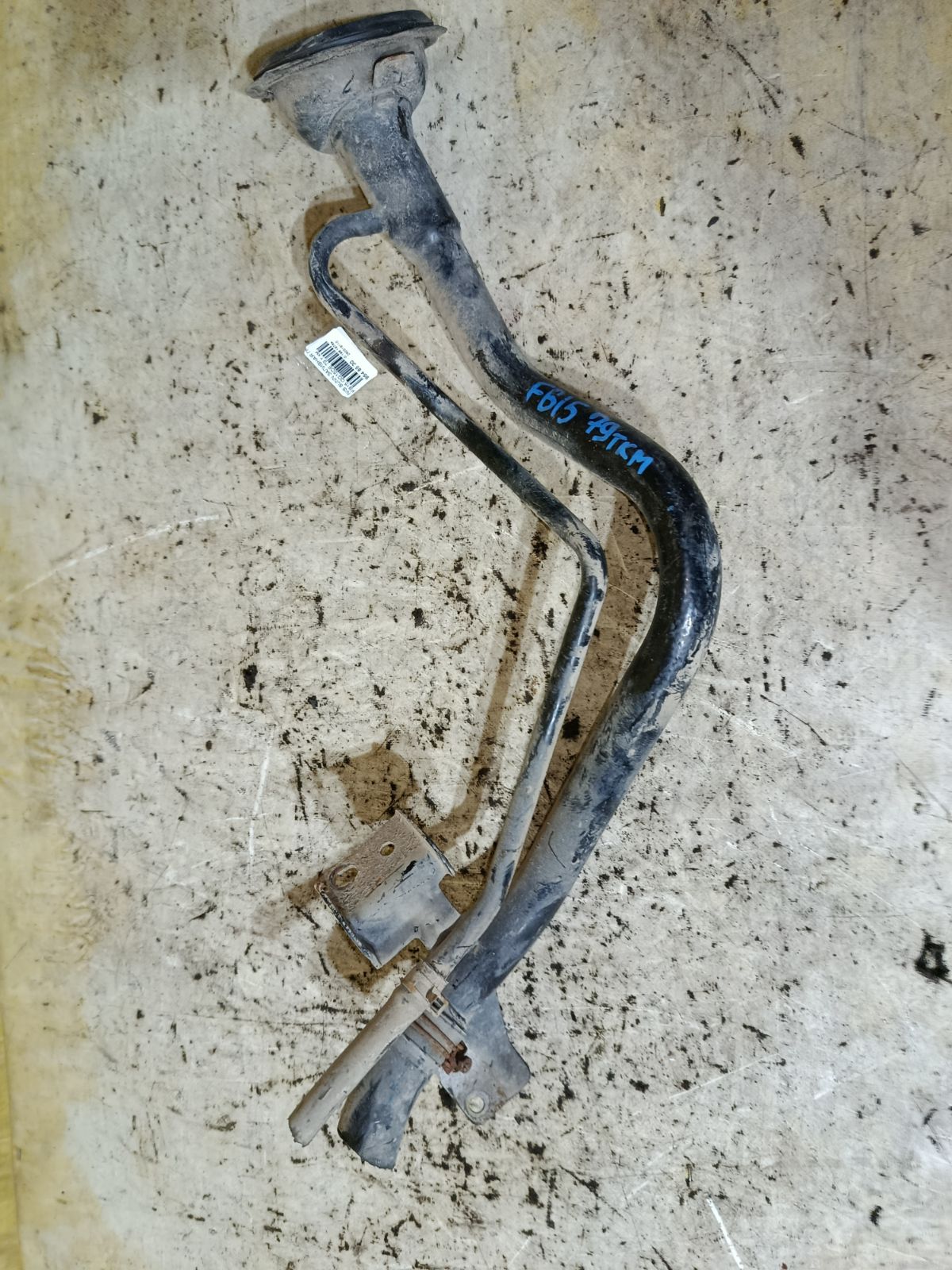 Заливная горловина топливного бака на Nissan Sunny FB15 QG15DE Фото 1