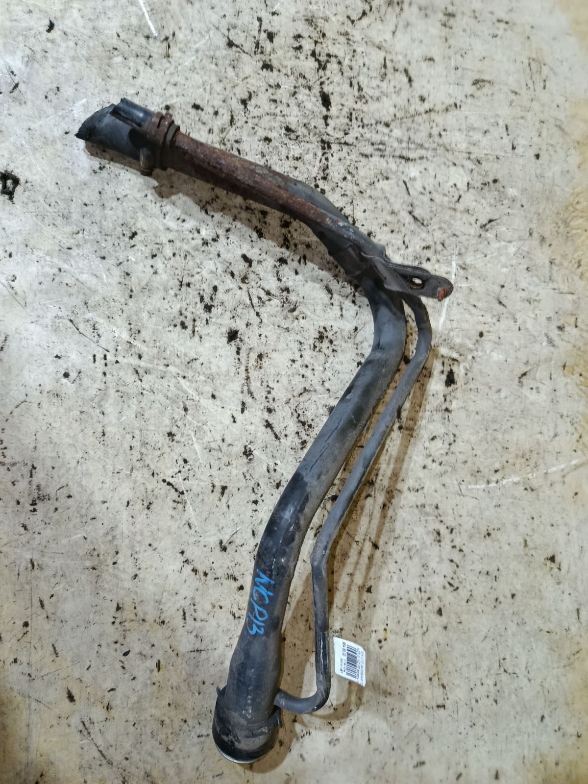 Заливная горловина топливного бака 77201-52050 на Toyota Vitz NCP13 1NZ-FE Фото 2