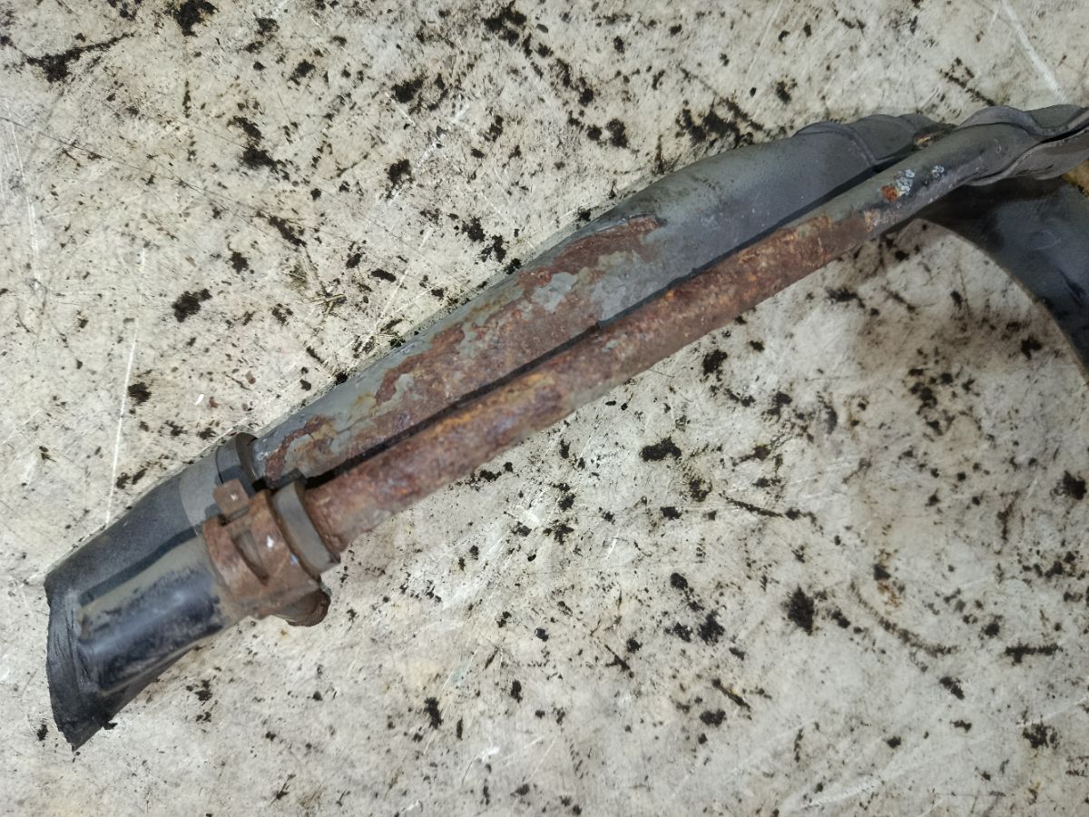 Заливная горловина топливного бака 77201-52050 на Toyota Vitz NCP13 1NZ-FE Фото 3