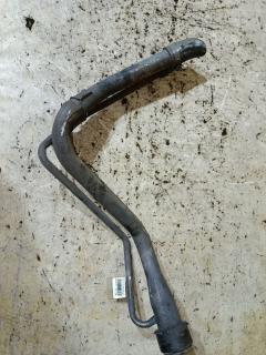 Заливная горловина топливного бака на Toyota Vitz NCP13 1NZ-FE 77201-52050