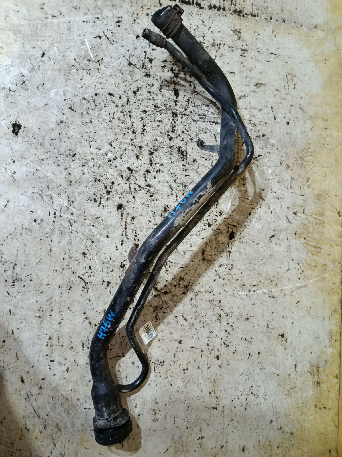 Заливная горловина топливного бака на Mitsubishi Pajero Io H76W 4G93 Фото 1