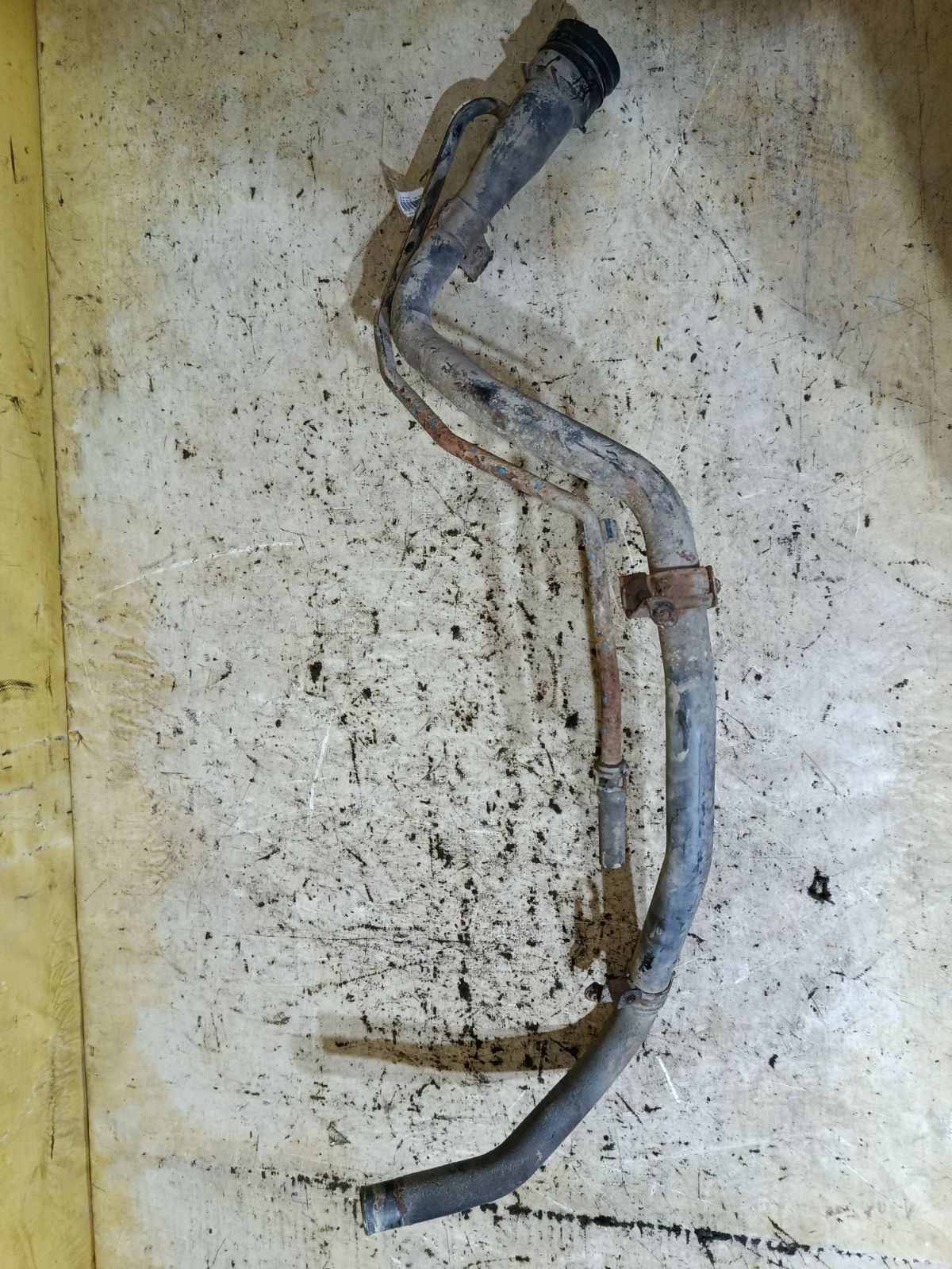 Заливная горловина топливного бака 77201-44060, 77201-44160, 77201-44161 на Toyota Ipsum ACM21W 2AZ-FE Фото 1