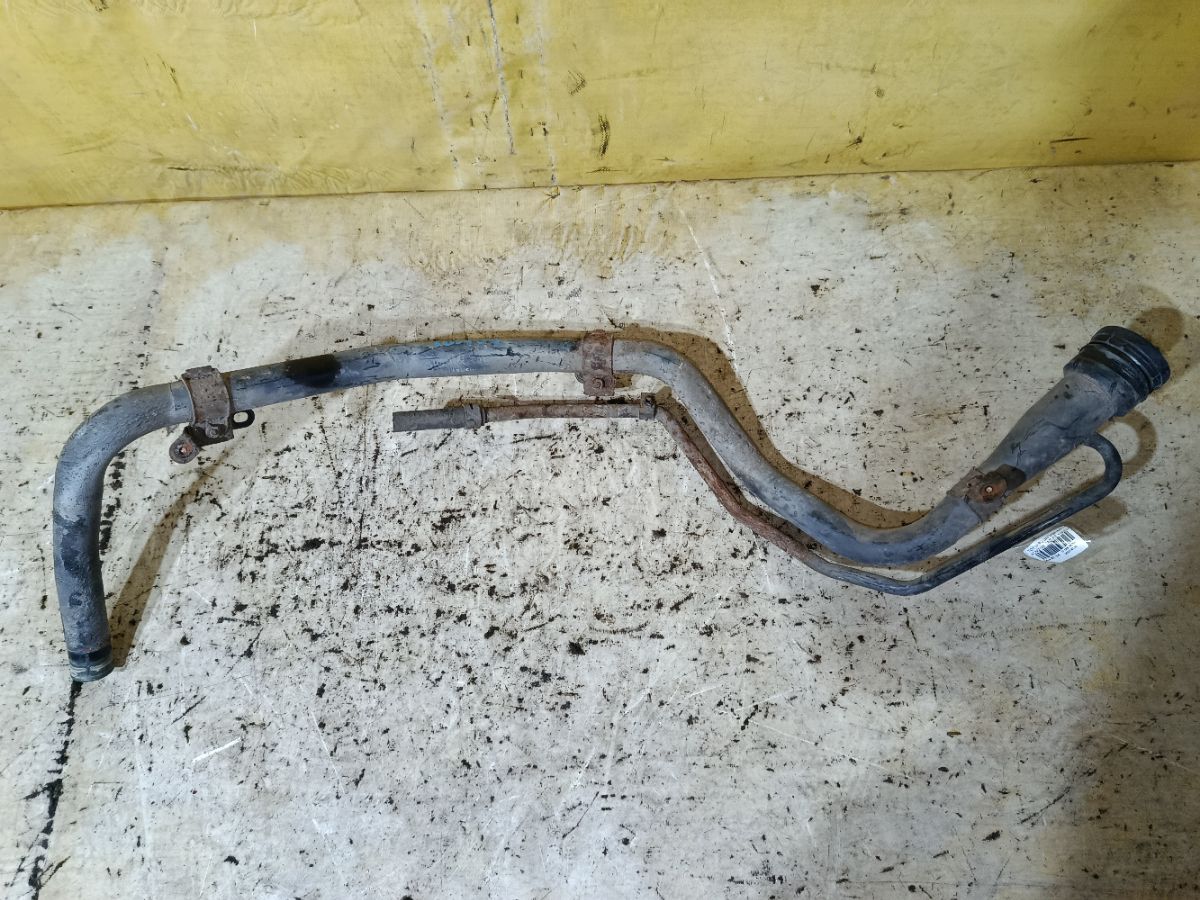 Заливная горловина топливного бака 77201-44060, 77201-44160, 77201-44161 на Toyota Ipsum ACM21W 2AZ-FE Фото 2