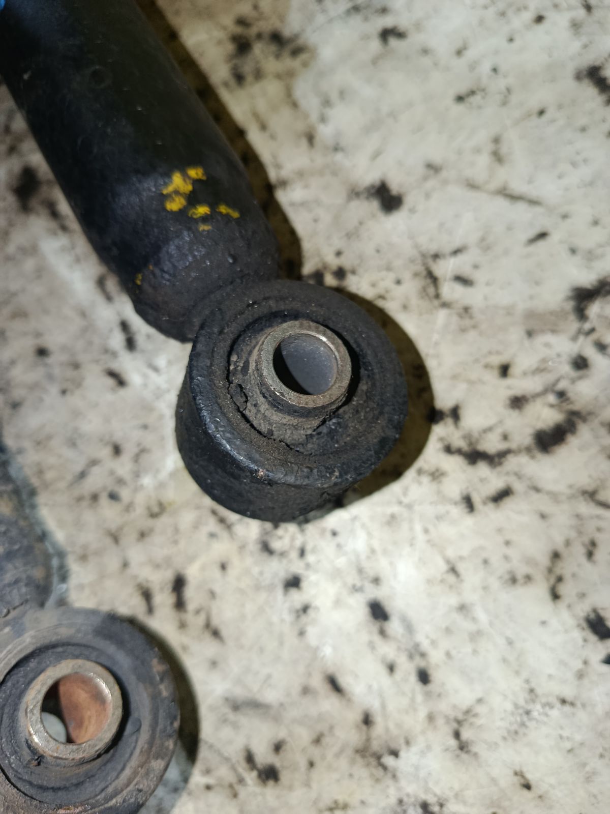 Стойка амортизатора на Toyota Crown JZS153 1JZ-GE Фото 3