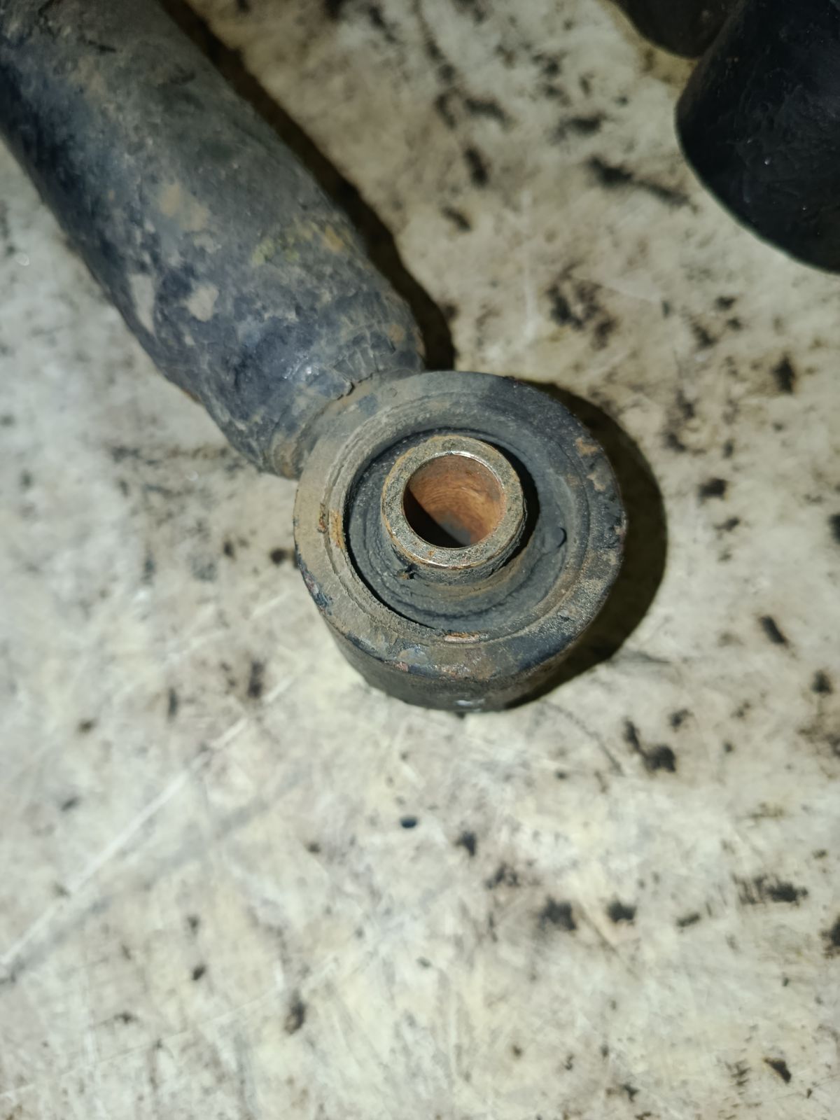 Стойка амортизатора на Toyota Crown JZS153 1JZ-GE Фото 4