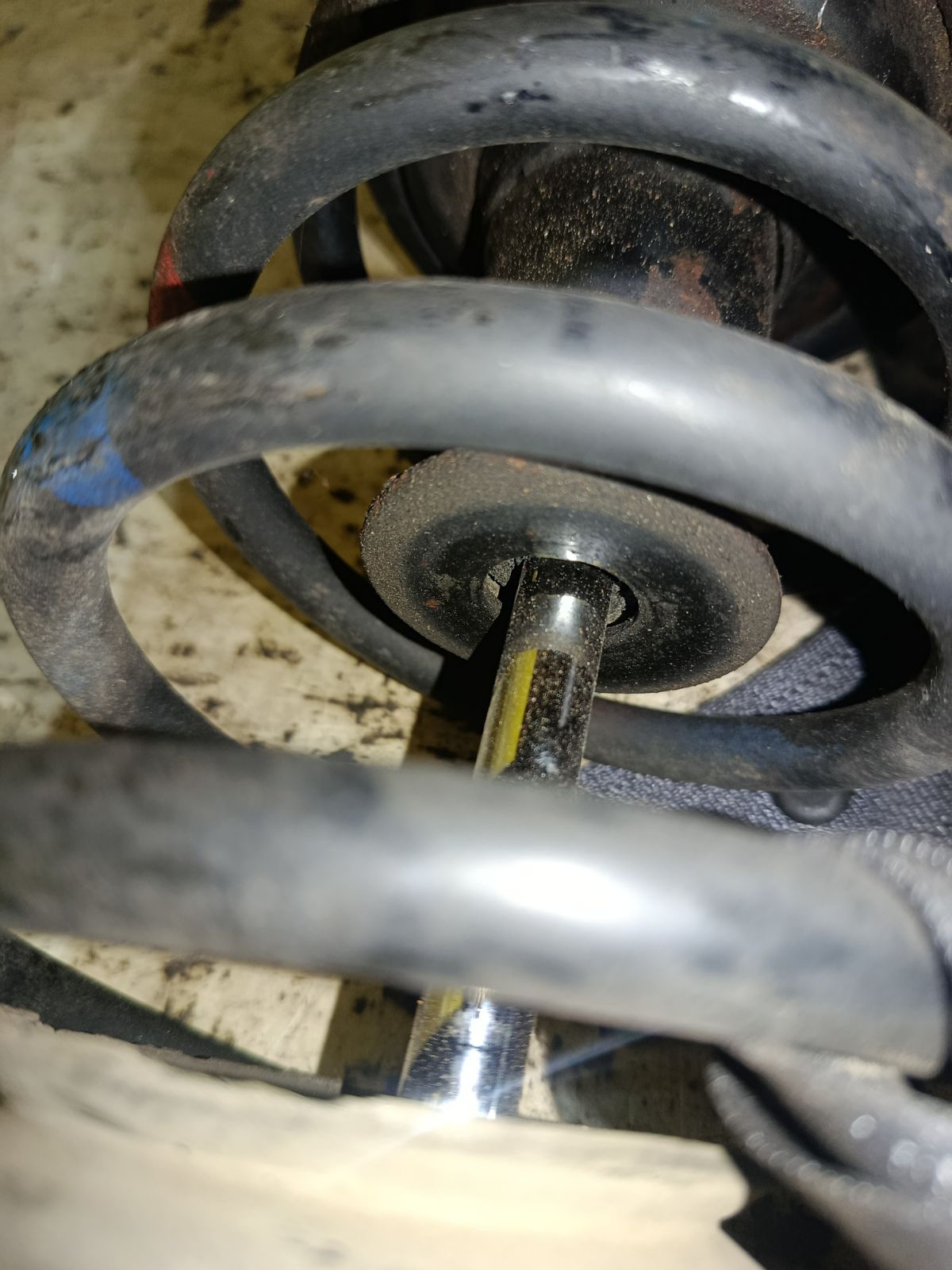 Стойка амортизатора на Toyota Crown JZS153 1JZ-GE Фото 6