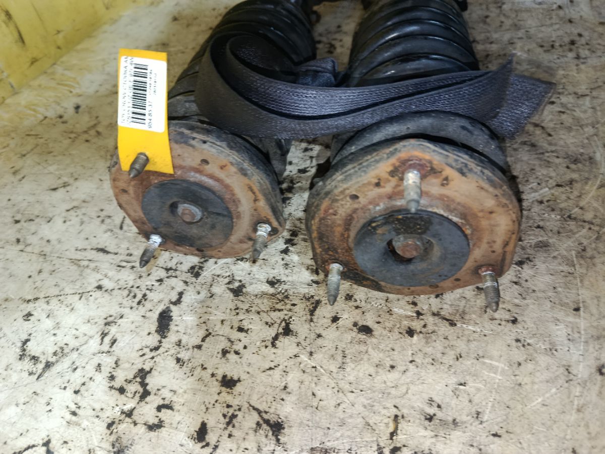 Стойка амортизатора на Toyota Crown JZS153 1JZ-GE Фото 3