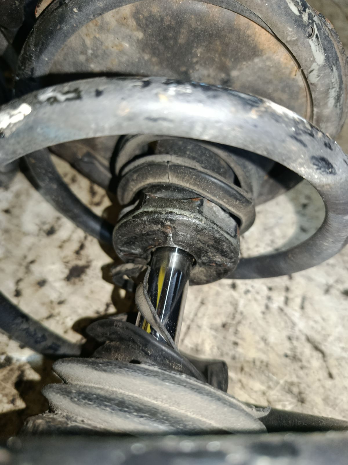 Стойка амортизатора на Nissan Ad Van VFY11 QG15DE Фото 2