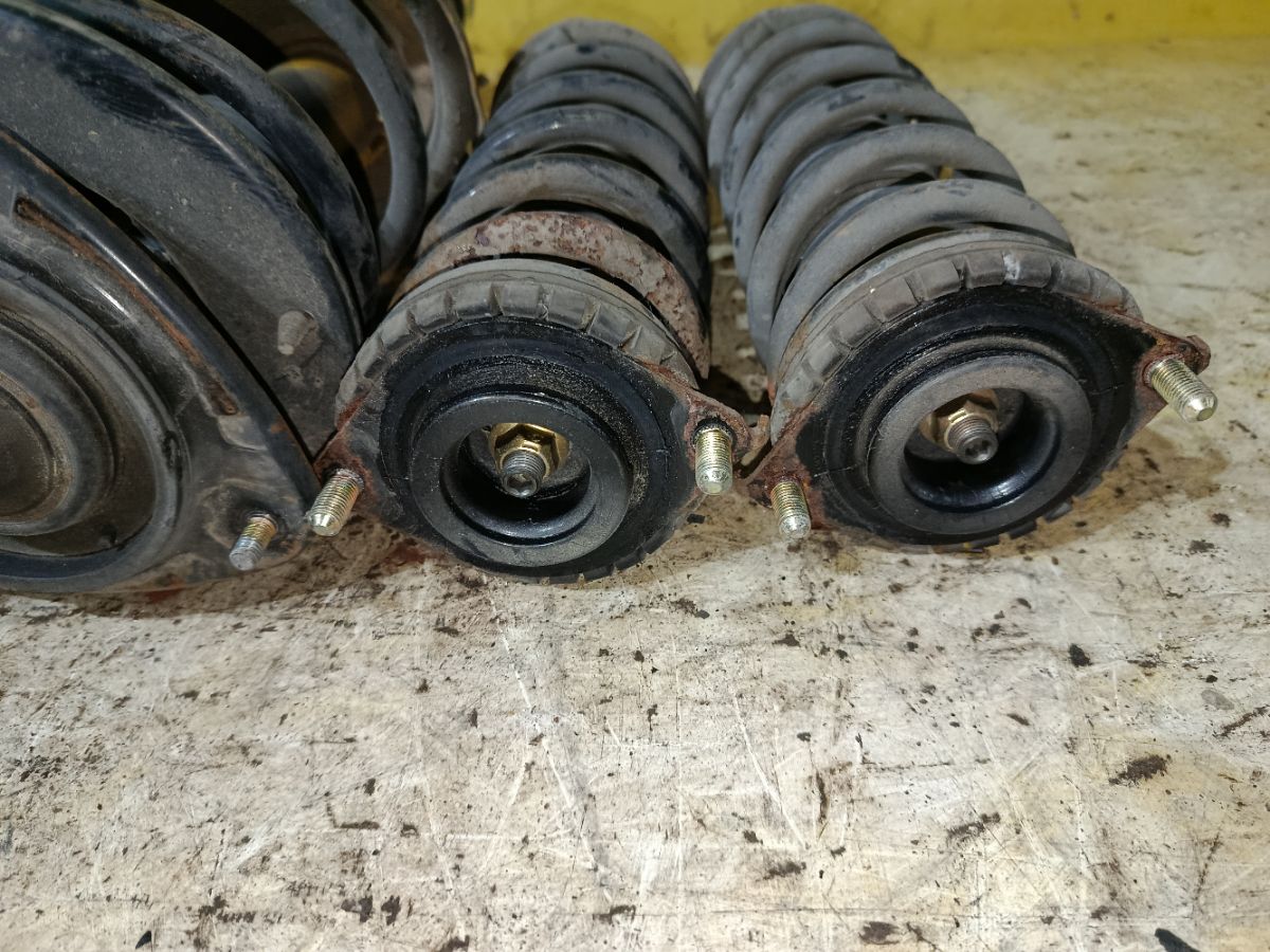 Стойка амортизатора на Subaru Legacy BL5 EJ20X Фото 3