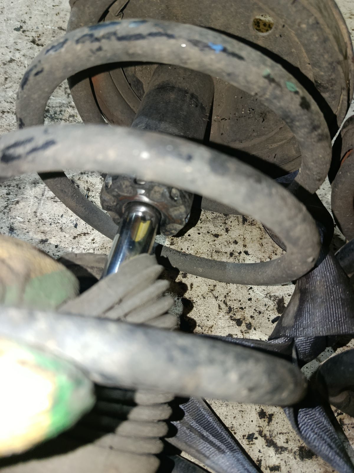 Стойка амортизатора на Mitsubishi Lancer Cedia Wagon CS5W 4G93 Фото 4