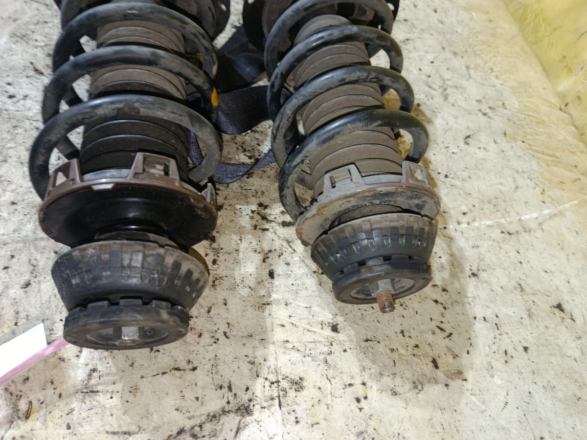 Стойка амортизатора на Honda Freed GB3 L15A Фото 3