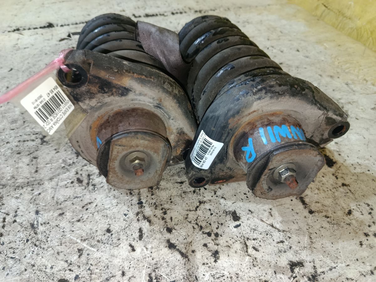 Стойка амортизатора на Nissan Expert VNW11 QG18DE Фото 3