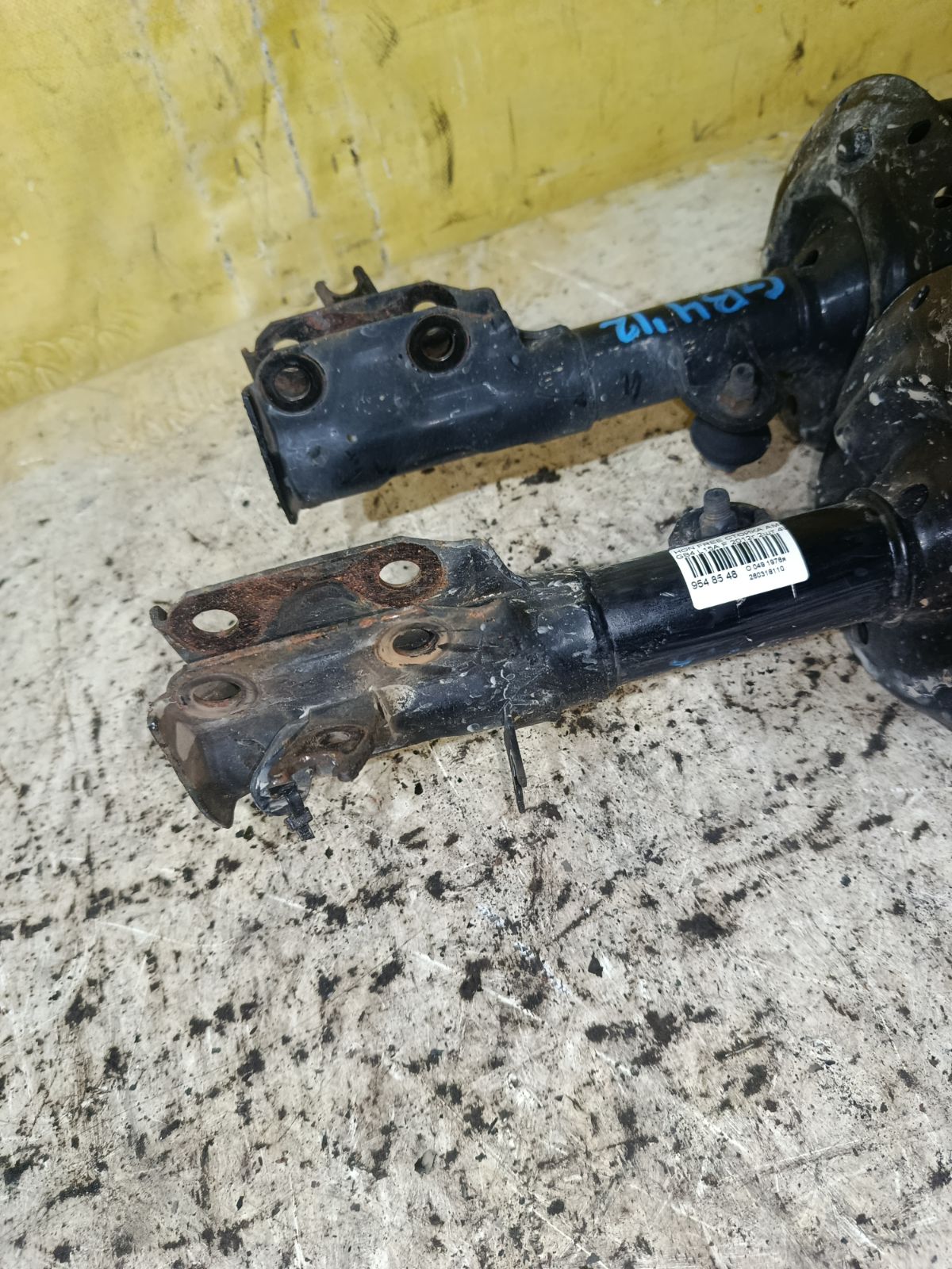 Стойка амортизатора на Honda Freed GB4 L15A Фото 3