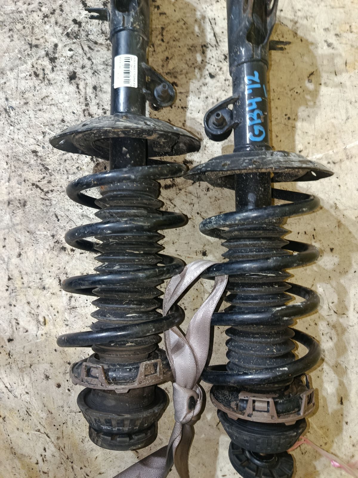 Стойка амортизатора на Honda Freed GB4 L15A Фото 4