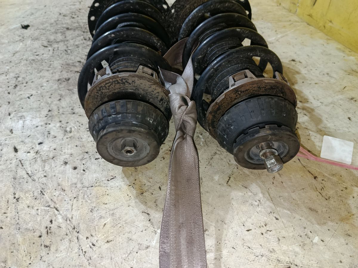 Стойка амортизатора на Honda Freed GB4 L15A Фото 5