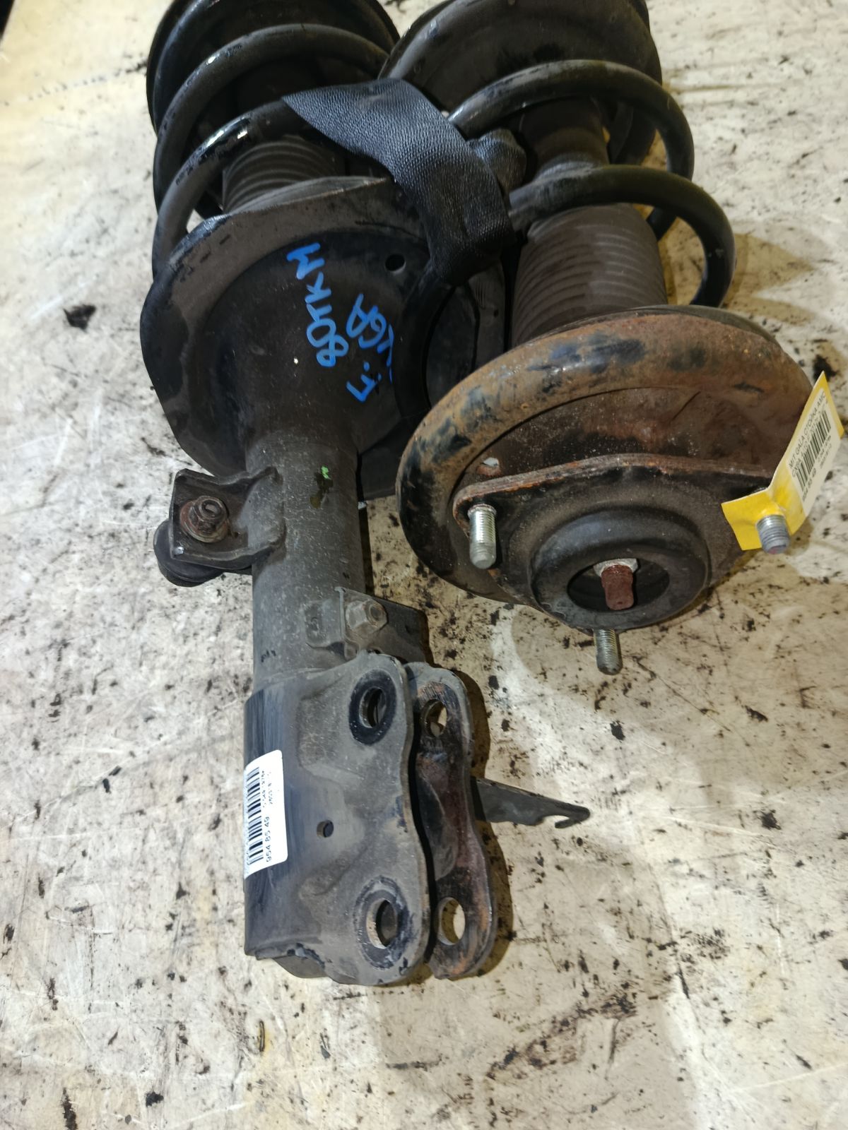 Стойка амортизатора на Mitsubishi Galant Fortis CX6A 4J10 Фото 2