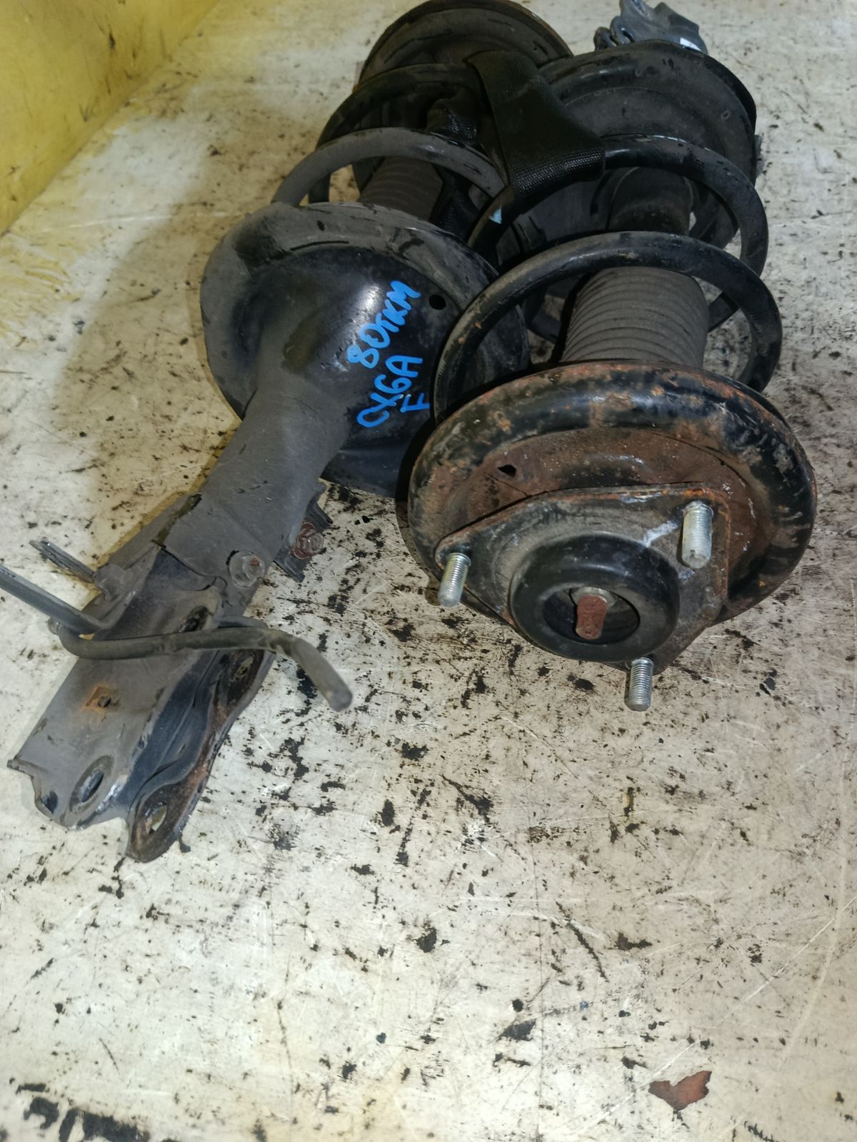 Стойка амортизатора на Mitsubishi Galant Fortis CX6A 4J10 Фото 3