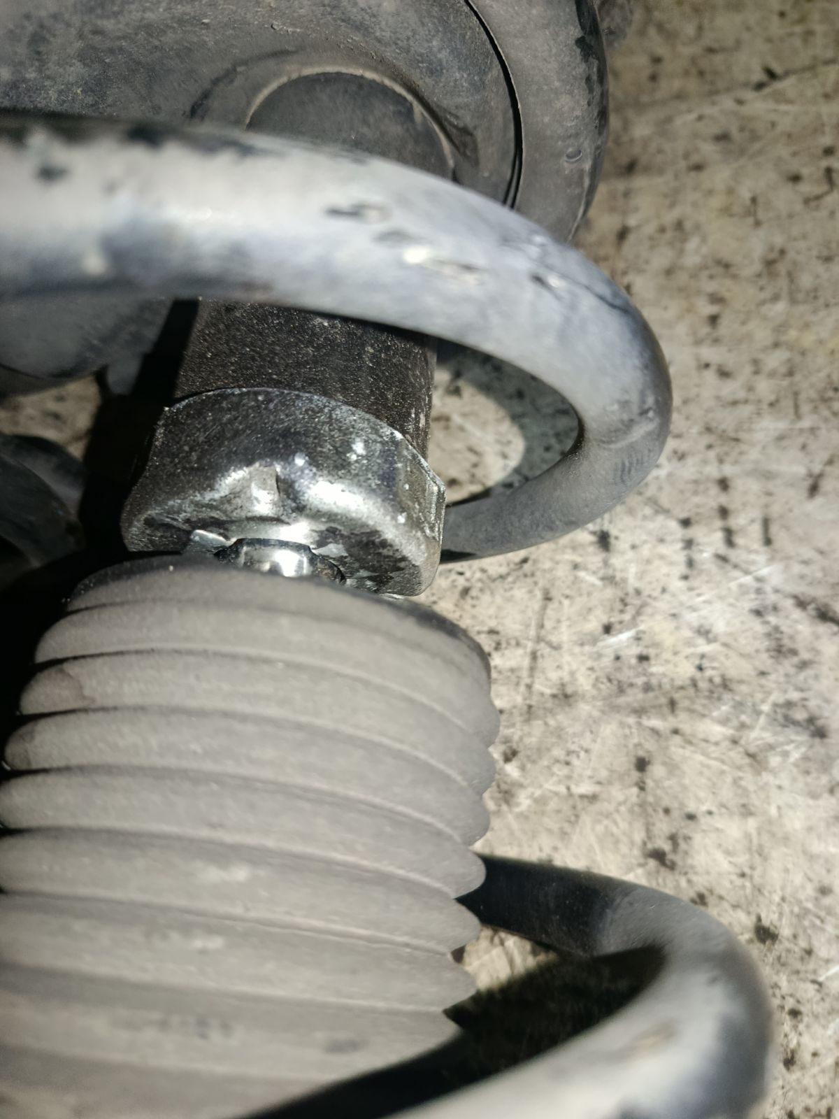 Стойка амортизатора на Mitsubishi Galant Fortis CX6A 4J10 Фото 4