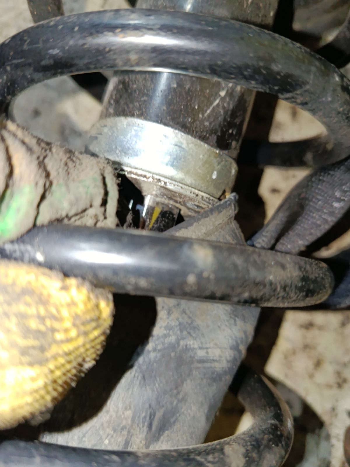 Стойка амортизатора на Honda N-Box JF1 S07A Фото 3