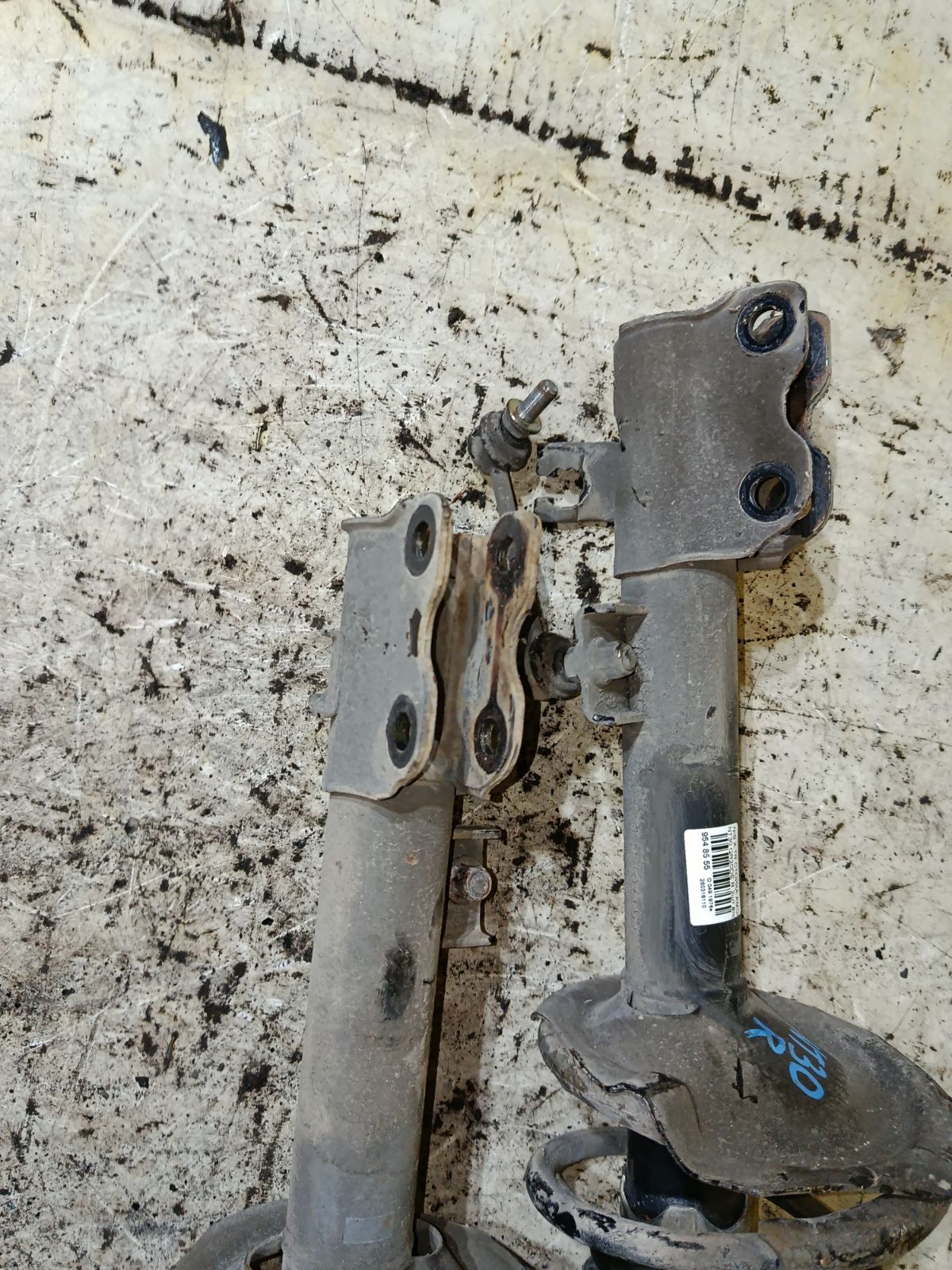 Стойка амортизатора на Nissan X-Trail NT30 QR20DE Фото 2