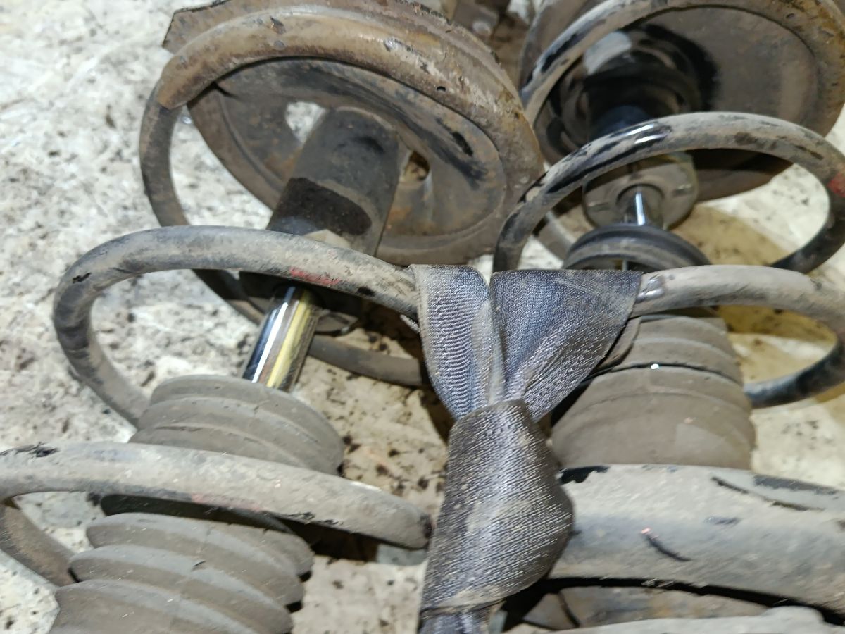 Стойка амортизатора на Nissan X-Trail NT30 QR20DE Фото 3