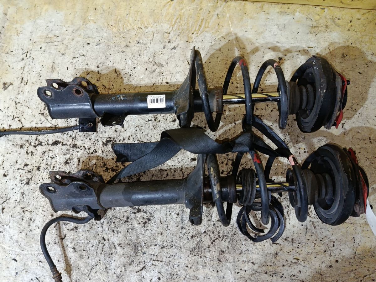 Стойка амортизатора на Nissan X-Trail NT30 QR20DE Фото 1