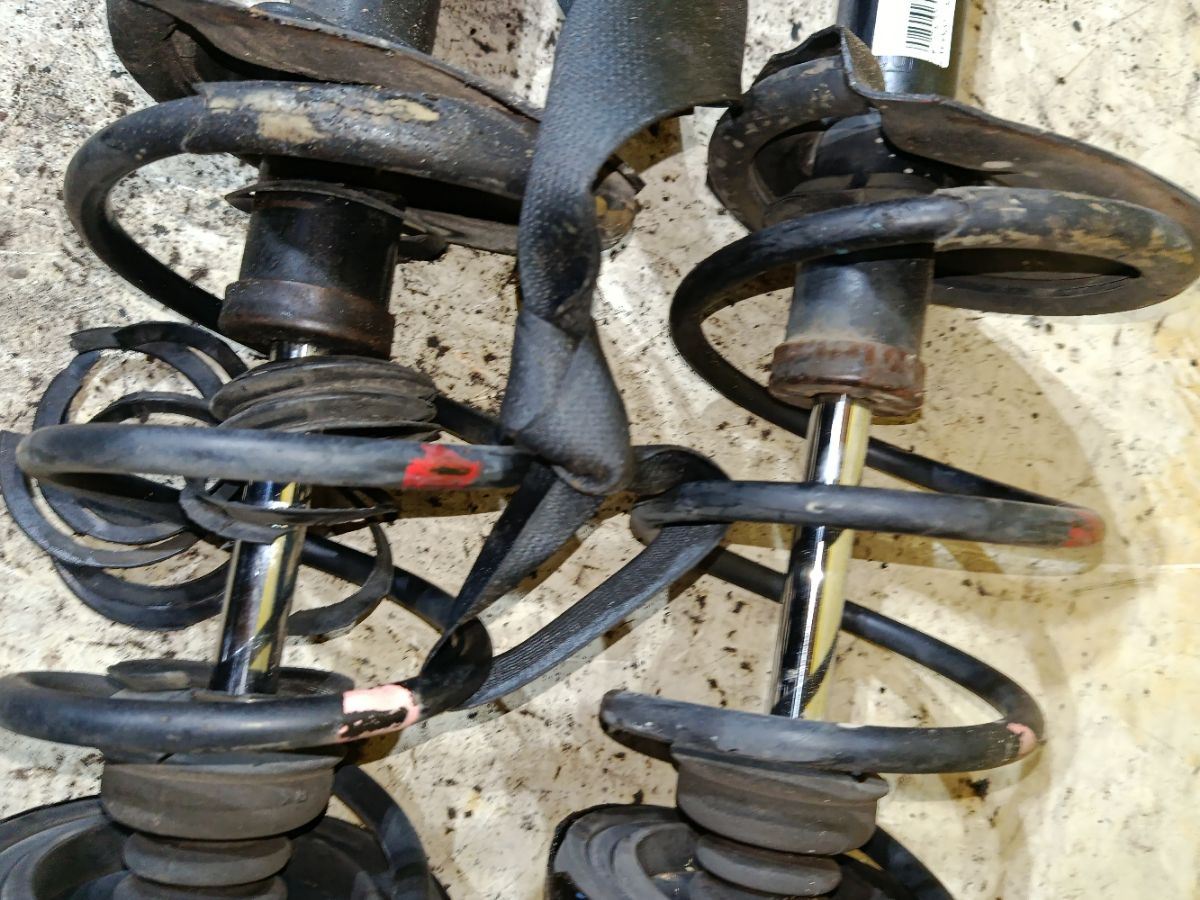 Стойка амортизатора на Nissan X-Trail NT30 QR20DE Фото 3