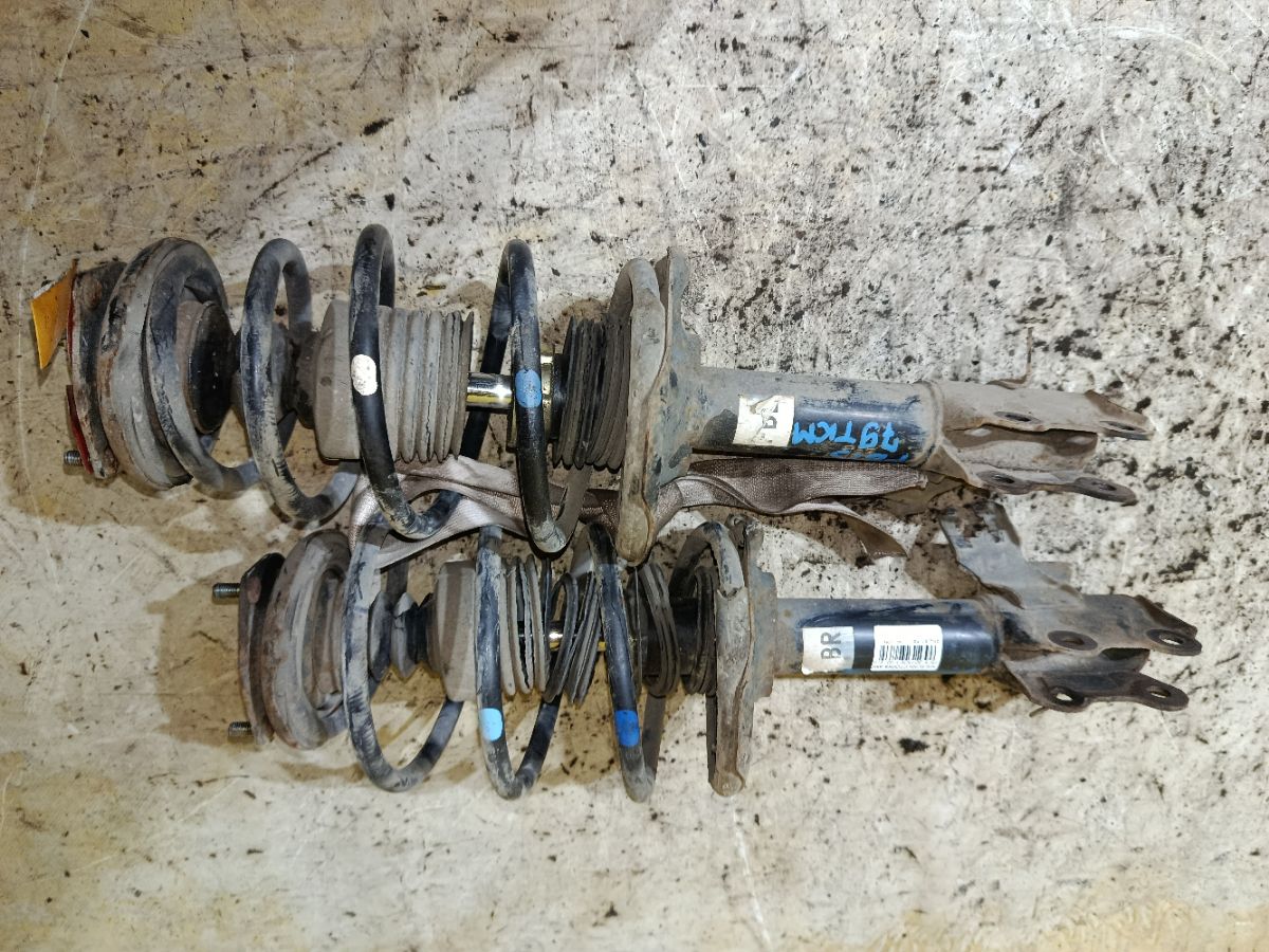 Стойка амортизатора на Nissan Sunny FB15 QG15DE Фото 1