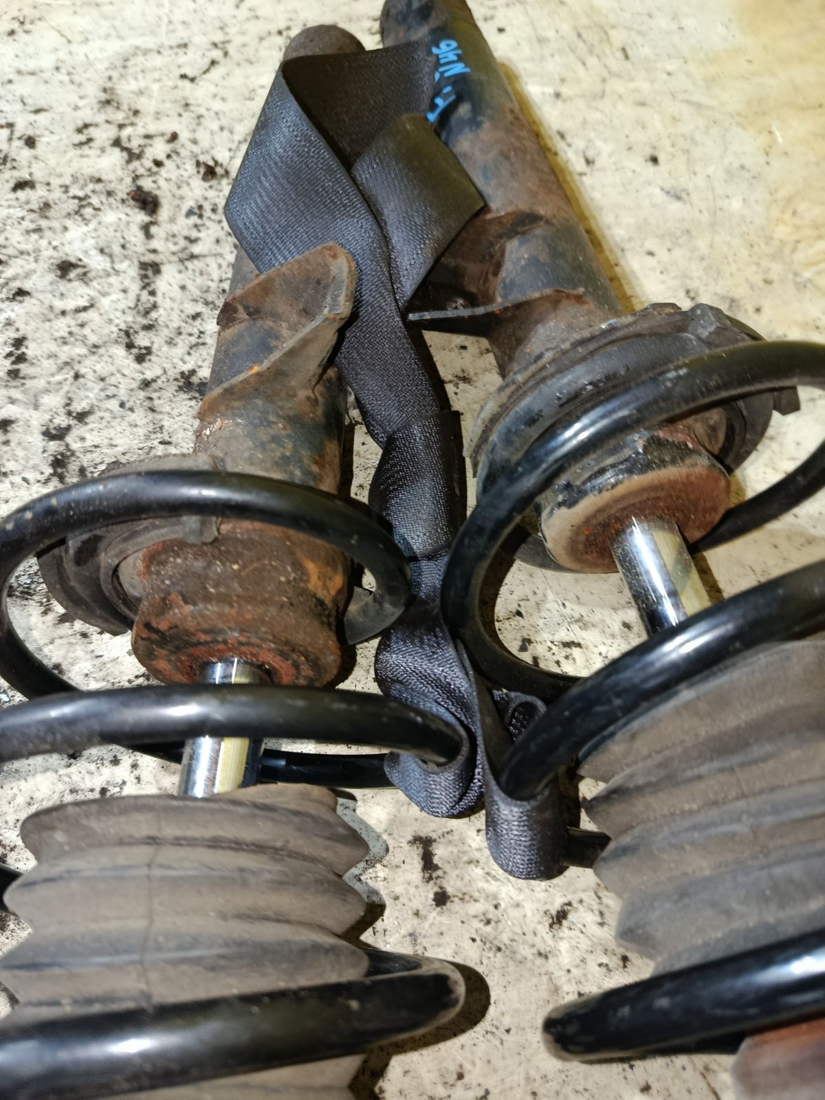 Стойка амортизатора 3131678600501, 3131678600601 на Bmw 3-Series E90-PG52 N46 Фото 3