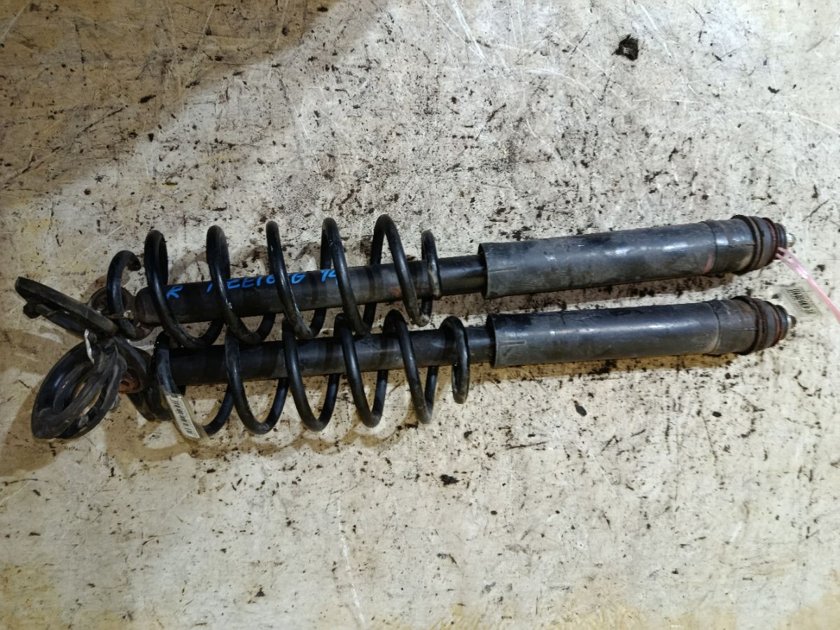 Амортизатор 48531-13250 на Toyota Corolla Fielder NZE164G Фото 1