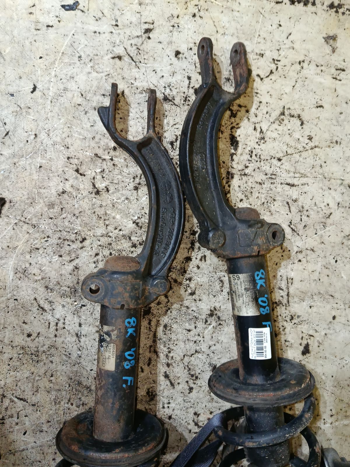 Стойка амортизатора 8K0413031AF на Audi A4 8K CDH Фото 2