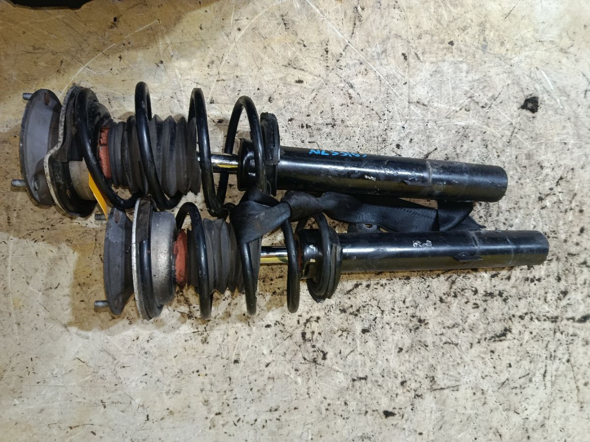 Стойка амортизатора на Bmw 3-Series E90 N46 Фото 1