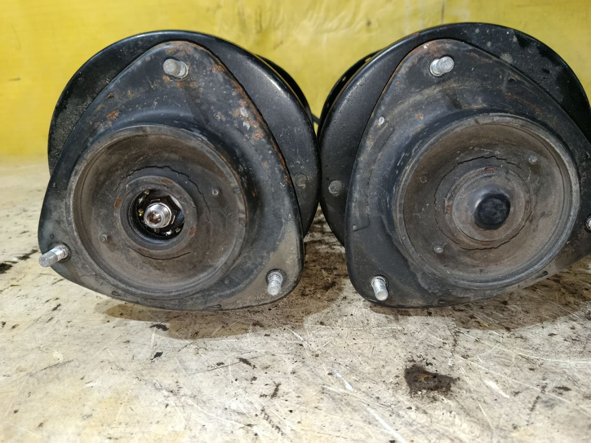 Стойка амортизатора на Subaru Impreza GP7 FB20 Фото 2