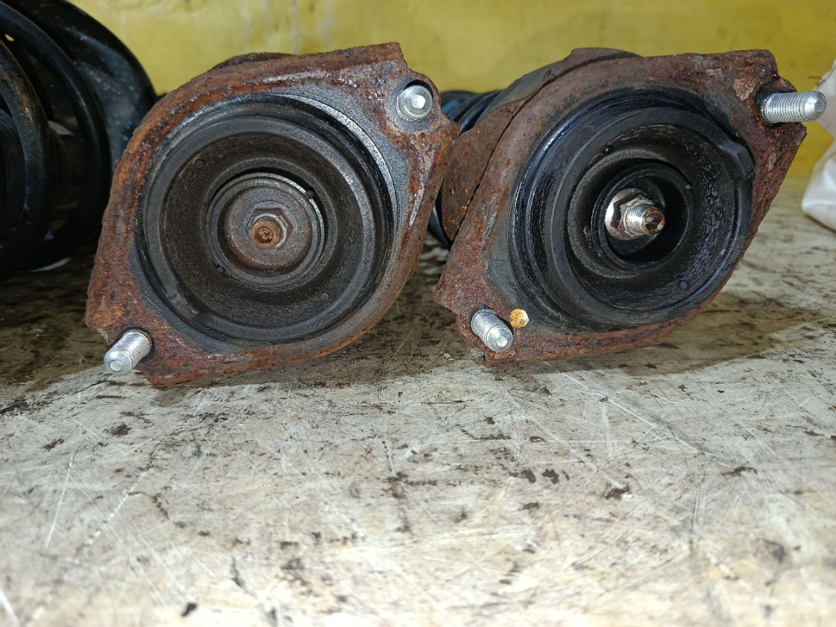 Стойка амортизатора на Subaru Impreza GP7 FB20 Фото 3