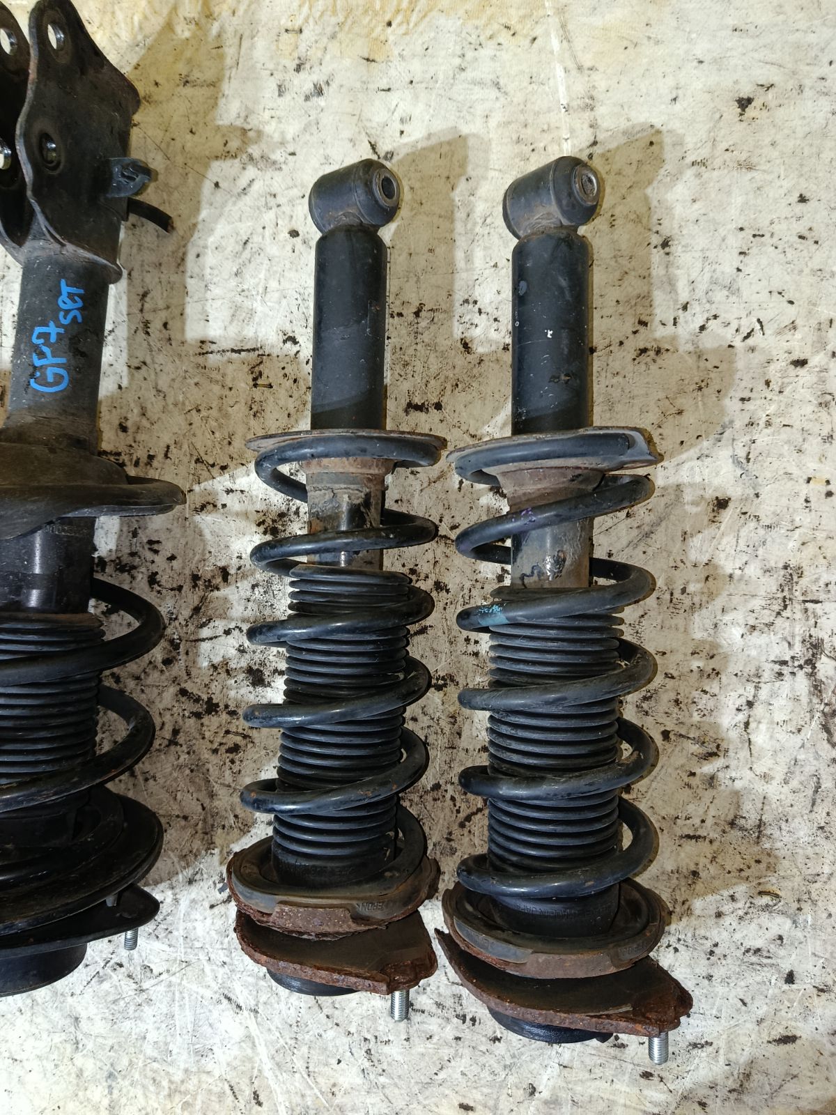 Стойка амортизатора на Subaru Impreza GP7 FB20 Фото 5