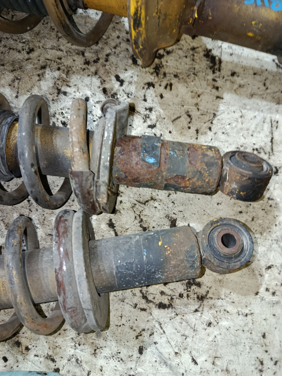 Стойка амортизатора на Subaru Legacy Wagon BH5 EJ206 Фото 12