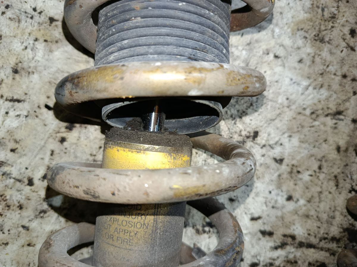 Стойка амортизатора на Subaru Legacy Wagon BH5 EJ206 Фото 10