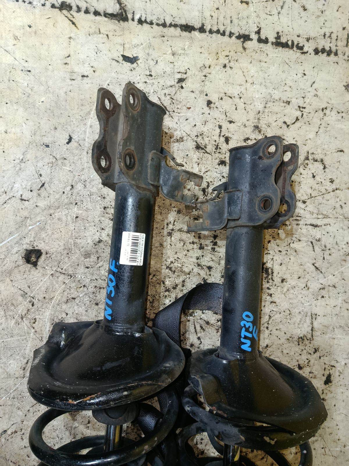 Стойка амортизатора на Nissan X-Trail NT30 QR20DE Фото 2