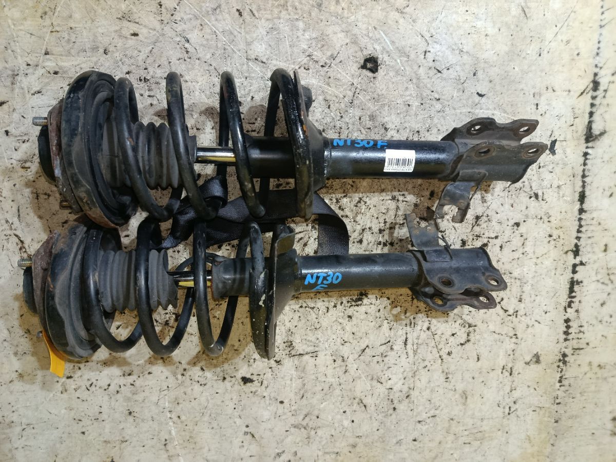 Стойка амортизатора на Nissan X-Trail NT30 QR20DE Фото 1