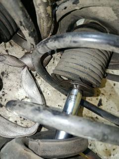 Стойка амортизатора на Nissan Expert VNW11 QG18DE Фото 2