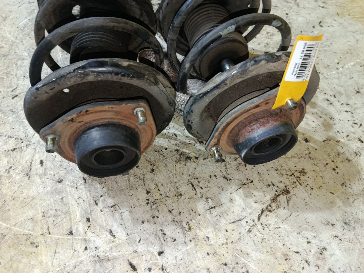 Стойка амортизатора на Nissan Expert VNW11 QG18DE Фото 5