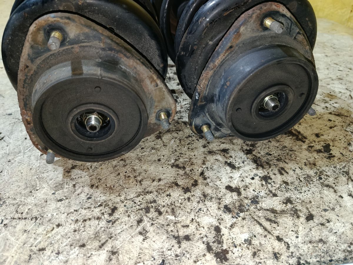 Стойка амортизатора на Subaru Legacy Wagon BH5 EJ202 Фото 13