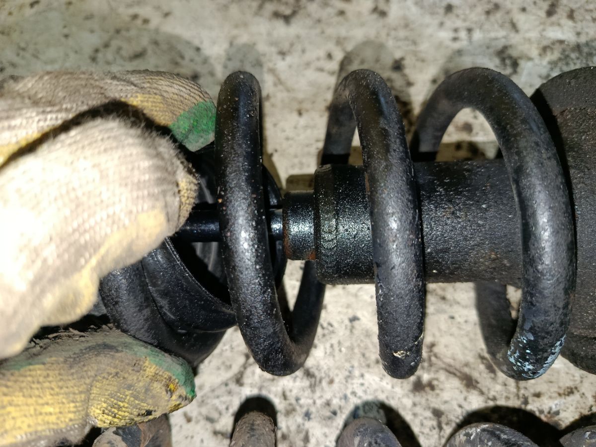 Стойка амортизатора на Subaru Legacy Wagon BH5 EJ202 Фото 6